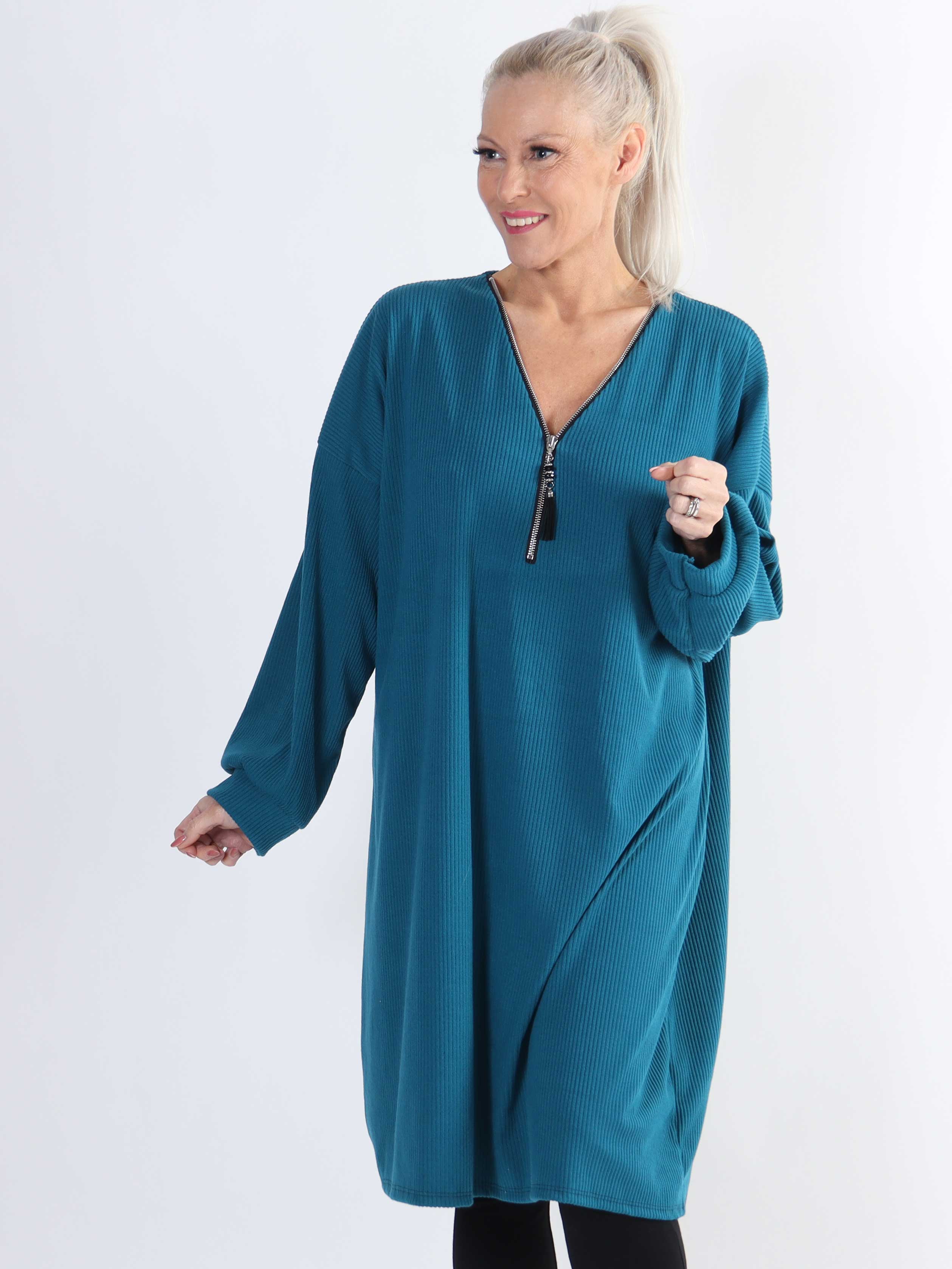 Liana - Blød plus size kjole i rib med lynlås